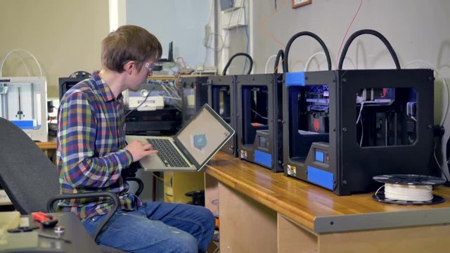 An engineer adjusts a 3d-printing digital model. 
