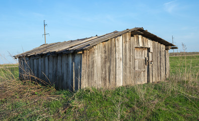 Fototapeta na wymiar Old dilapidated barn