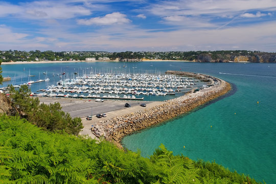 Morgat Marina in der Bretagne - Morgat Marina near Batterie du Kador in Brittany, France