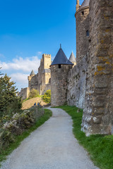 Fototapeta na wymiar les remparts de Carcassonne, le chemin de ronde 
