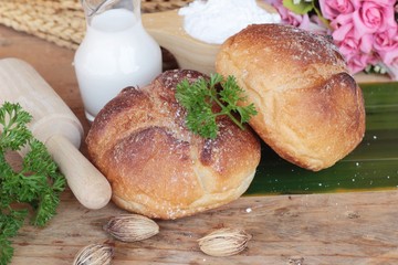 Whole wheat bread is delicious with milk