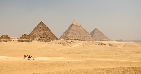 Fototapeta na wymiar The Great pyramid with camel