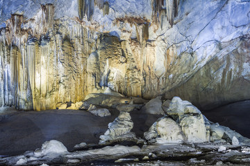 Fototapeta na wymiar The Paradise cave at Quang Binh province