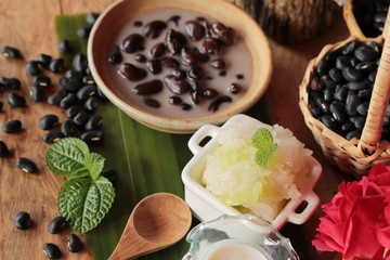 Black bean in coconut milk with glutinous rice