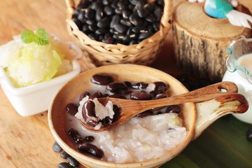 Black bean in coconut milk with glutinous rice