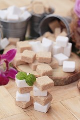 Cane sugar cubes and white sugar cubes