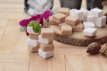 Cane sugar cubes and white sugar cubes