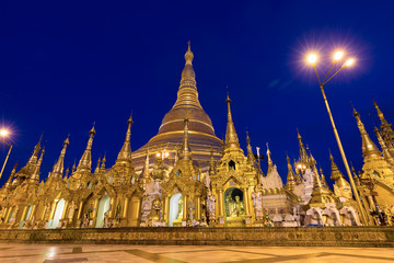 Fototapeta premium ヤンゴンのシュエダゴン・パゴダ