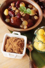 Chinese dessert with longan syrup is delicious