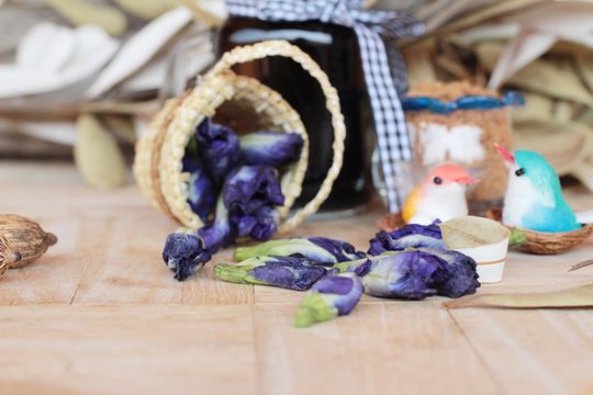 Butterfly pea tea and fresh anchan flowers