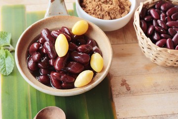 Red bean boiled in syrup is delicious