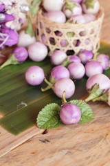 Obraz na płótnie Canvas Fresh eggplant purple organic on wood background
