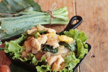 Stir rice noodle roasted chicken is delicious