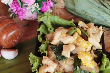 Stir rice noodle roasted chicken is delicious