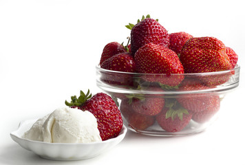 Vase with strawberries.