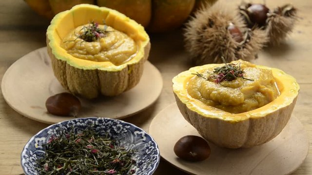 Pur&eacute; de calabaza pur&egrave; di zucca e pumpkin masks and chestnuts castagne k&uuml;rbisp&uuml;ree und kastanien y ab&oacute;bora e castanhas pur&eacute;e de potiron et ch&acirc;taignes trituradas video puree z dyni i kasztany casta&ntilde;as