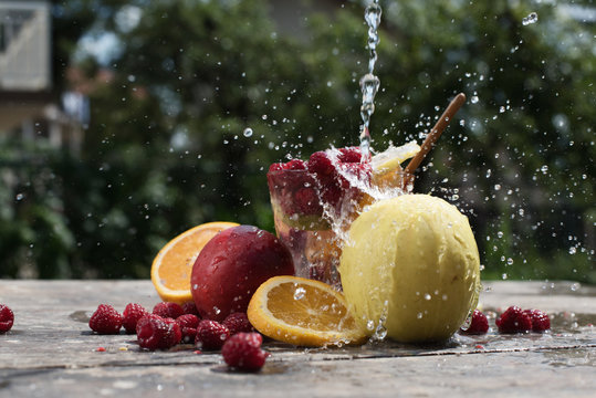 Water splashing on fruit