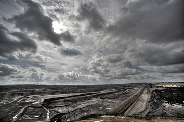Braunkohlengrube, Elektrizitätswerk, Emissionen und Wolken