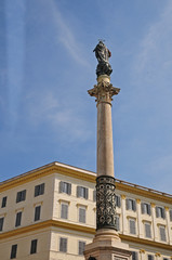 Fototapeta na wymiar Roma, piazza di Spagna - la colonna dell'Immacolata