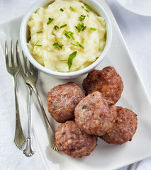 Meatballs with mashed potatoes.