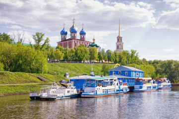 Obraz premium View of Ryazan Kremlin from Trubezh river. Ryazan city, Russia