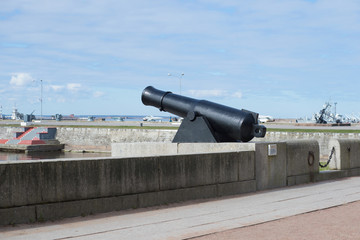 Monument "The Midday Gun" on a sunny May day. Kronstadt