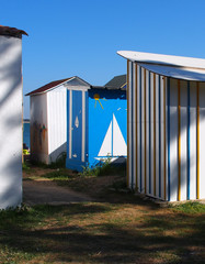 Cabanes colorées typiques à l'îLe d'Oléron, France