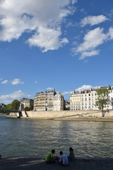 Quais de Seine et île Saint-Louis à Paris, France © JFBRUNEAU