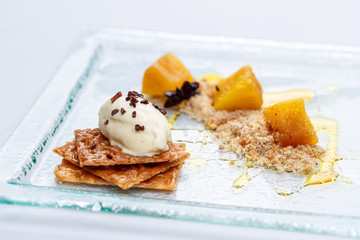 apple crumble with ice cream