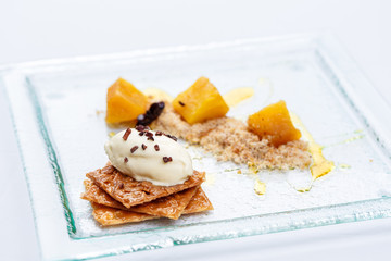 apple crumble with ice cream