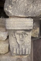 Italia, Appennino Tosco Emiliano, il borgo di La Scola, Vimignano,Bologna. Una scultura nella...
