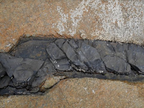 Veio de pedra vulcanica, Garopaba,SC,Brasil