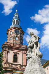Fototapeta na wymiar Siegfried Statue and Holy Trinity Church in Worms, Germany