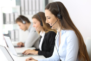 Telemarketer working at office - obrazy, fototapety, plakaty