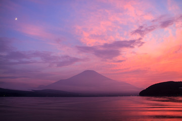 Naklejka na ściany i meble 山中湖から夕焼け富士山