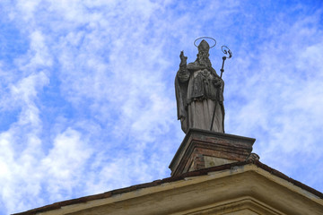 Fototapeta na wymiar Monselice, Italia - June, 27, 2017: sculptures on a church in a center of Monselice, North Italia