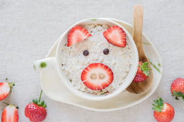 pig oatmeal porridge breakfast, fun food art for kids, vegan planted base diet