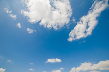 Fototapeta na wymiar Beautiful sky with clouds