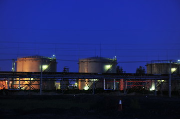 Obraz premium Petroleum reserve tank