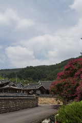 Fototapeta na wymiar Beautiful traditional house in Korea 
