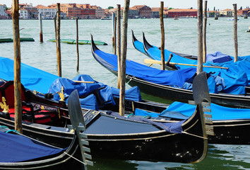 Fototapeta na wymiar Gondoles a Venise