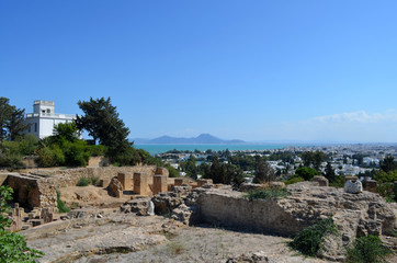 Vue sur mer et ruines  de Carthage