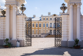 Fototapeta na wymiar Gates at Rundale Palace