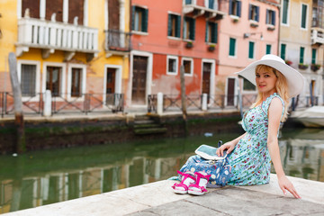 Fototapeta na wymiar Travel tourist woman with backpack in Venice, Italy. girl on vacation smiling happy by Grand Canal. girl having fun traveling outdoors.