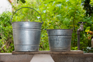 Naklejka premium Las cubetas para el agua.