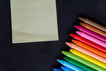 Fondo con lapices de colores