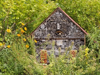 Insektenhotel - Unterschlupf und Lebensraum für viele Nützlinge