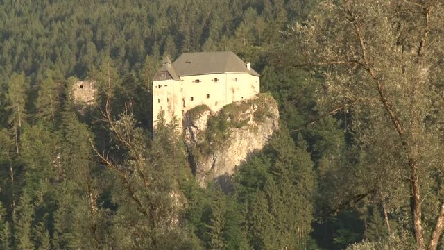 Dellach im Drautal, Oberdrautal, Drautal, Burg, Festung, Gailtaler Alpen, Rei&szlig;kofel, Stein, Schloss, Schloss Stein, Burg Stein, Felsenburg