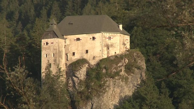 Dellach im Drautal, Oberdrautal, Drautal, Burg, Festung, Gailtaler Alpen, Rei&szlig;kofel, Stein, Schloss, Schloss Stein, Burg Stein, Felsenburg