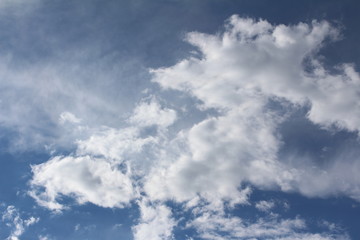 Fototapeta na wymiar Heitere Wolken